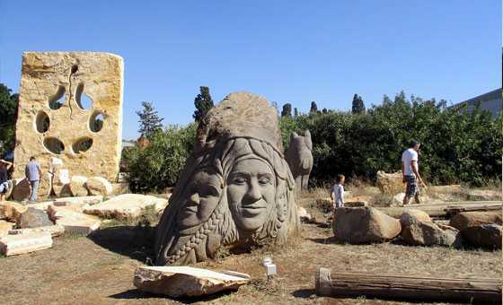 Парк базальтовых скульптур лицо